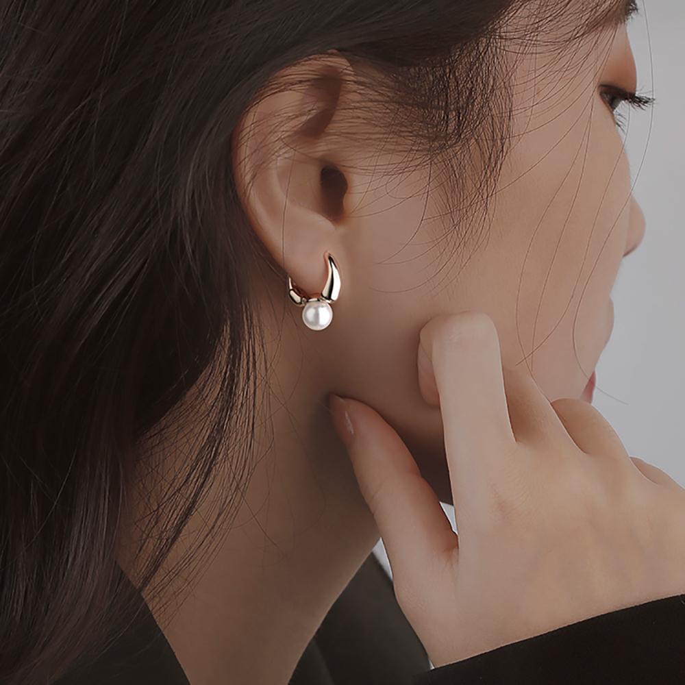 Khuyên Tai Tròn Nhỏ Bằng Đồng Phong Cách Hàn Quốc Thanh Lịch Dành Cho Bạn Nữ BERNARDO