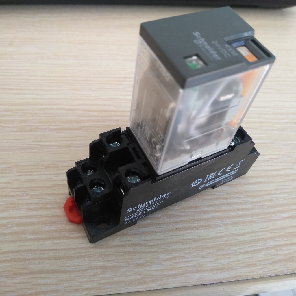 Rơ le trung gian+ Đế 8 chân 2NO 2NC Schneider RXM2LB2BD/ RXM2AB2BD/ RXZE1M2C