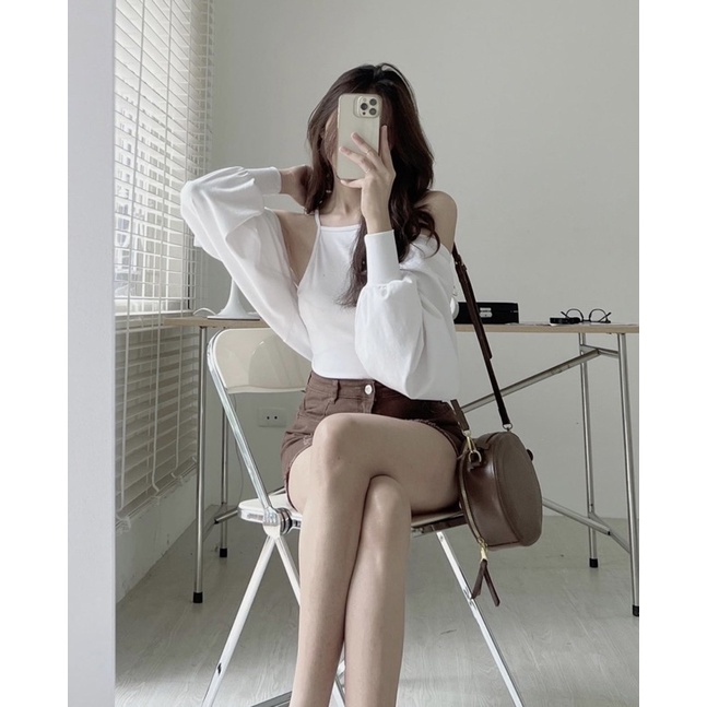 Set Áo khoác và áo yếm SIMO TOP gồm áo khoác croptop tay dài và áo yếm 2 dây xinh xắn với tone màu basic trắng và đen