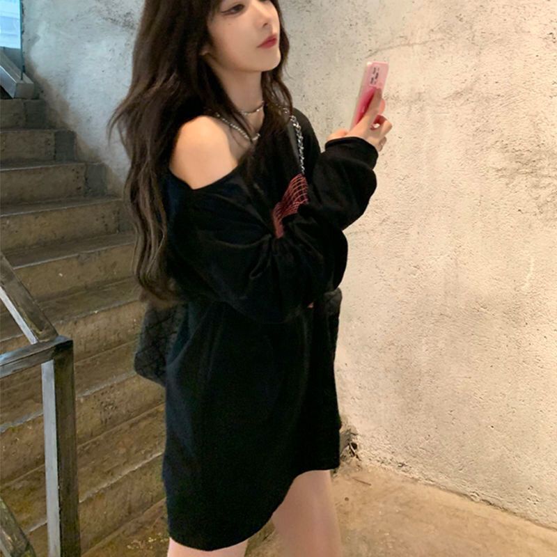 ÁO LỆCH VAI DÀI TAY MIX DÂY TRÂN CHÂU IN HÌNH HOẠ TIẾT