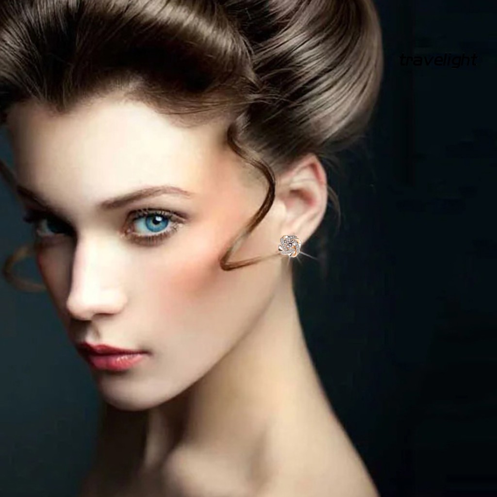 Khuyên Tai Hợp Kim Hình Bông Hoa Đính Đá Sang Trọng