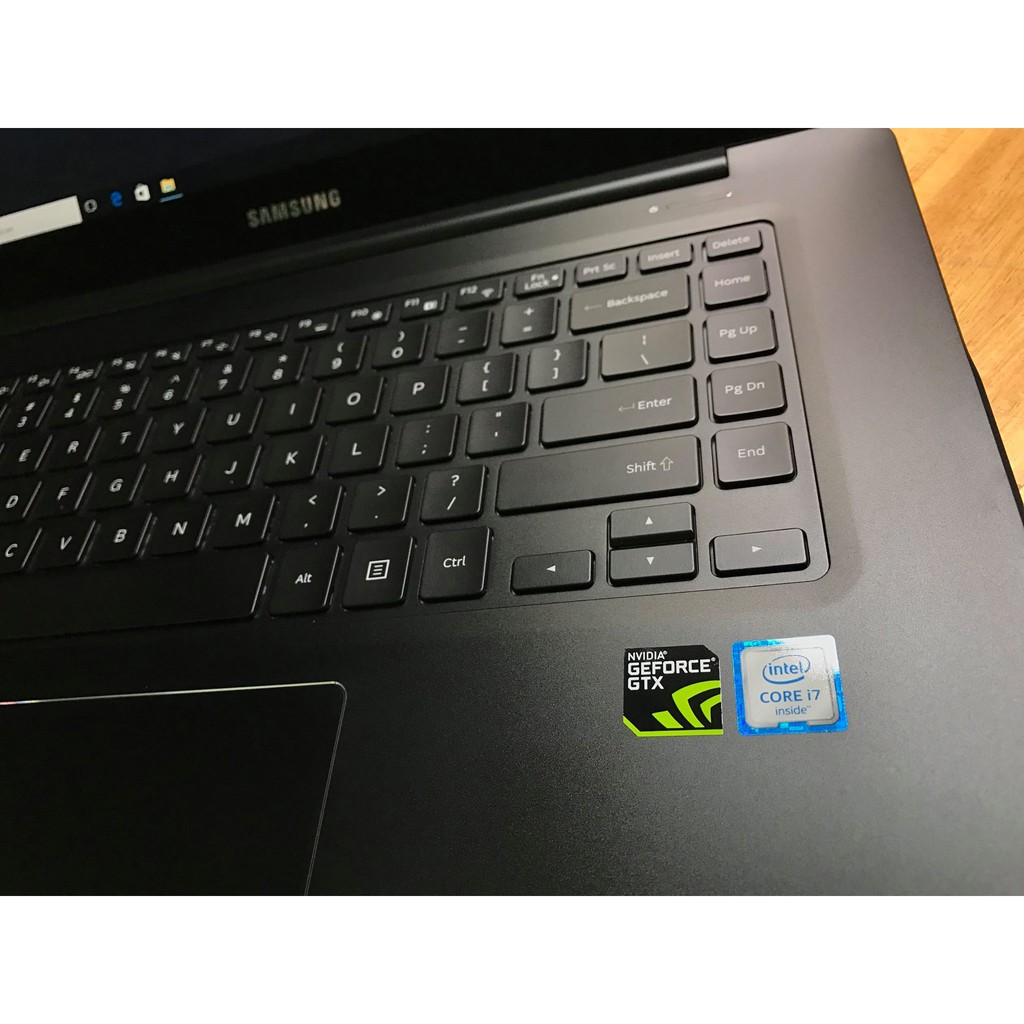 Laptop samsung 9 PRO - NP940Z5L-x03us, i7 6700HQ, 8G, 256G, GTX950, touch 4K, giá rẻ