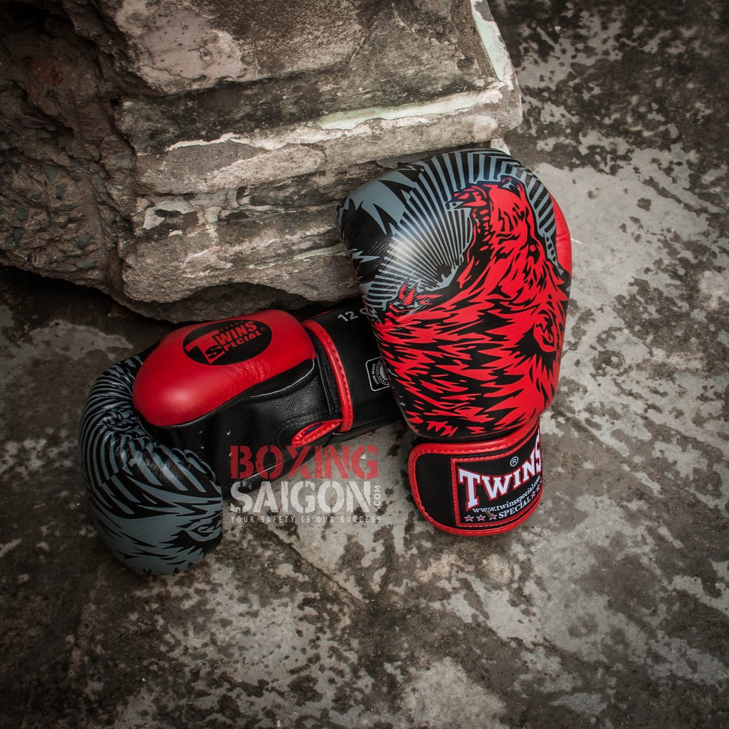 Găng tay Boxing Muay Thai Twins FBGVL3-50 Wolf - Red