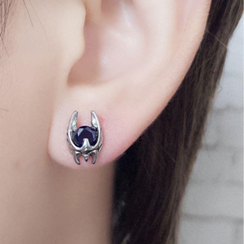 Bông Tai Kiểu Đinh Tán Hình Dơi Cổ Điển Cho Nam 2life