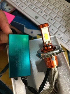 Đèn pha xe máy h4 công suất 40w cực sáng