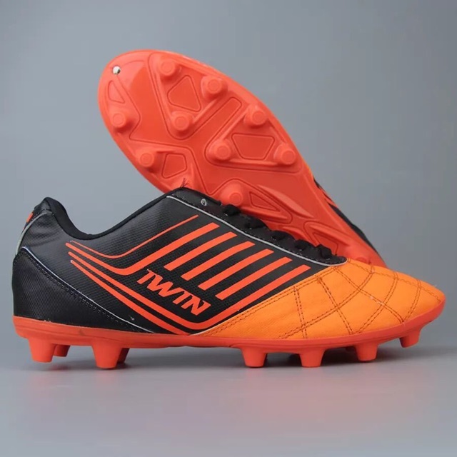 Giầy đá bóng đinh cao