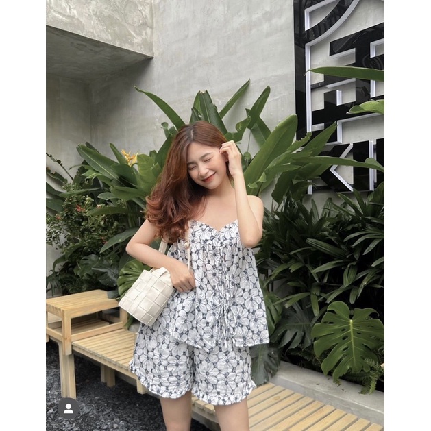 Set áo 2 dây peplum nơ ngực + quần short thêu hoa 2 màu