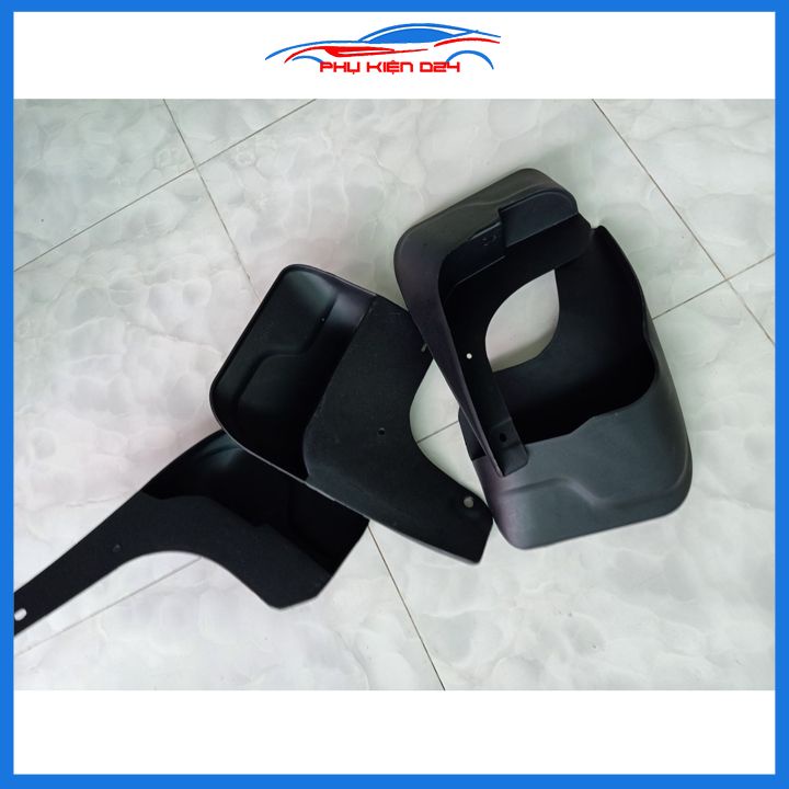 Bộ 4 chắn bùn chuẩn cho xe Innova 2017-2018-2019-2020-2021-2022-2023  (kèm bộ ốc)