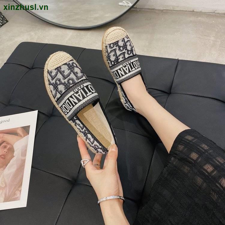 Giày lười vải lanh họa tiết chữ thời trang mùa hè
