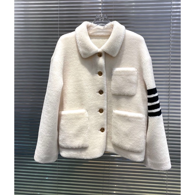 Áo khoác lông mịn cổ bẻ có ba túi vuông cho nữ thương hiệu Thom Browne cao cấp