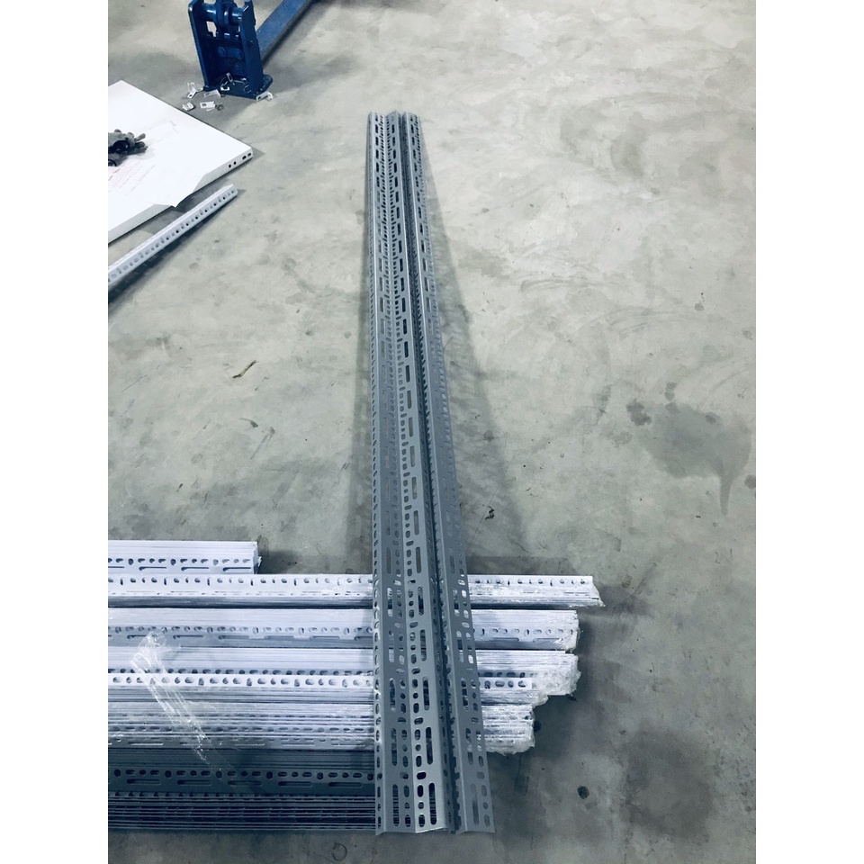 Thanh Sắt V Lỗ V3x5cm - Dài 50cm