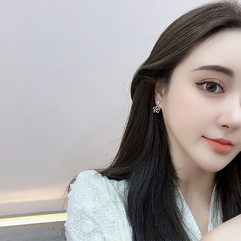 Khuyên tai kẹp không bấm lỗ chốt cố định K077 bằng hợp kim mạ vàng hình bông hoa đính đá dáng midi Leous Accessories