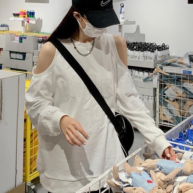 Áo hoodie trễ vai tay dài màu trắng thiết kế độc đáo phong cách Hàn Quốc