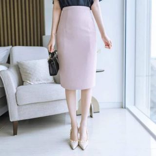 Chân váy bút chì xẻ sau