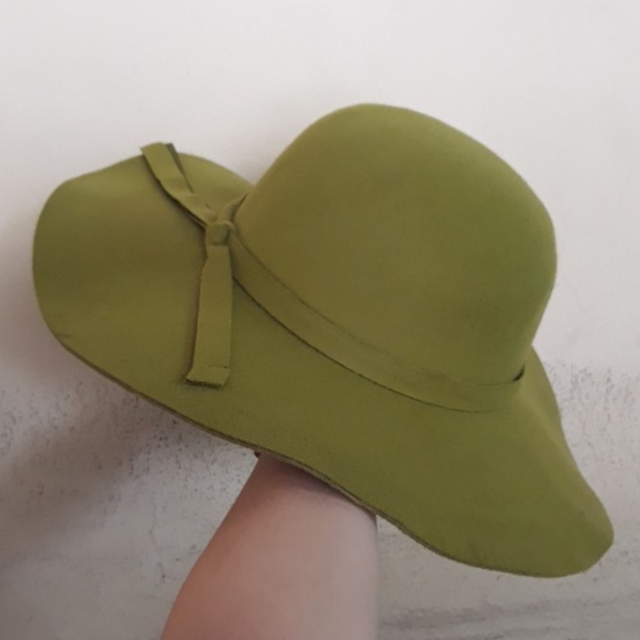 Mũ nỉ vành rộng