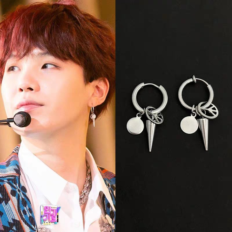 Khuyên tai titan unisex Suga BTS UE190103 có loại xỏ và kẹp ko xỏ lỗ tai