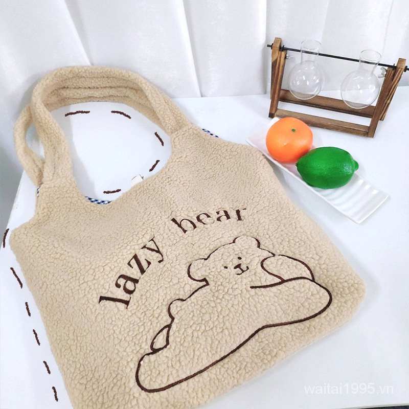 Túi Đeo Vai Bằng Vải Lông Cừu Mềm Mại Thêu Hình Gấu Dễ Thương Và Dễ Phối Đồ Cho Học Sinh