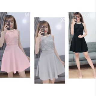 Đầm cổ yếm kết cườm phối ren