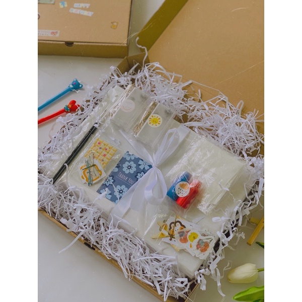 Tranh ấn bàn tay couple rẻ nhất hottrending kèm đèn led nguyên liệu đầy đủ để làm tranh