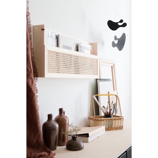 Kệ sách trang trí kết hợp lưới mây mắt cáo