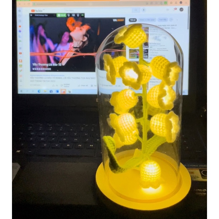 Đèn led ngủ để bàn hình hoa lily đan len thủ công ,