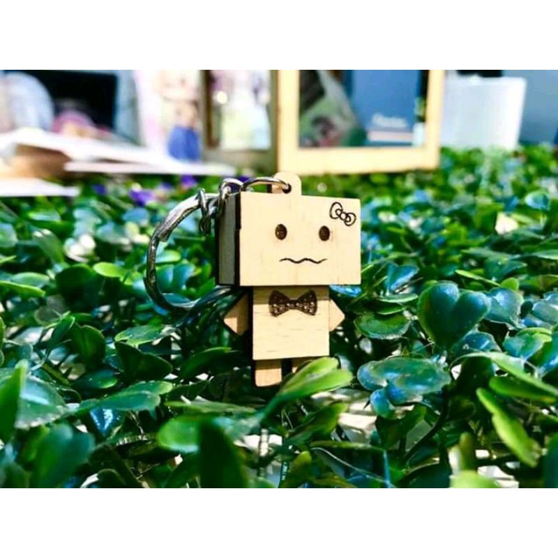 Móc khóa gỗ danbo khắc tên theo yêu cầu