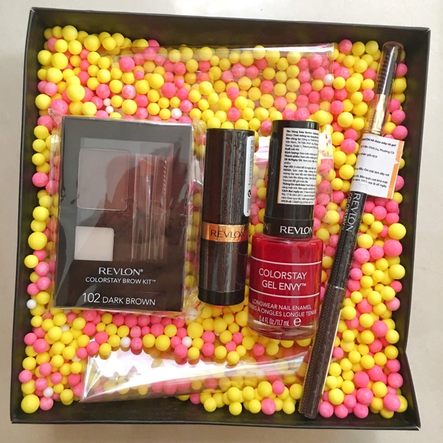 BỘ MAKEUP REVLON MỸ 4 MÓN KÈM HỘP SANG TRỌNG