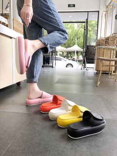 Dép đế bánh mỳ hot trend