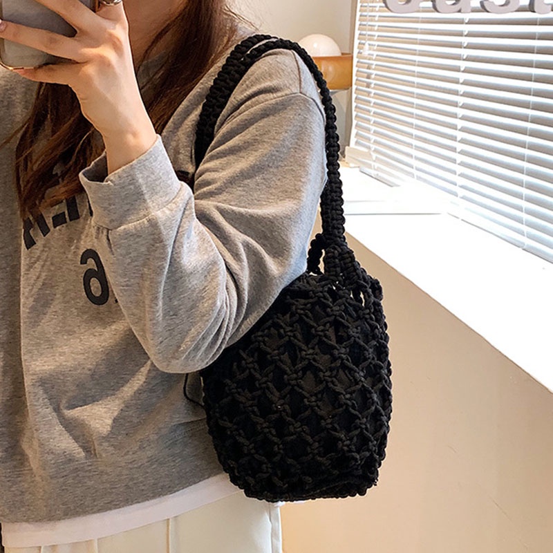 Túi xô đeo vai IELGY thiết kế khoét lỗ nhỏ gọn thời trang cho nữ