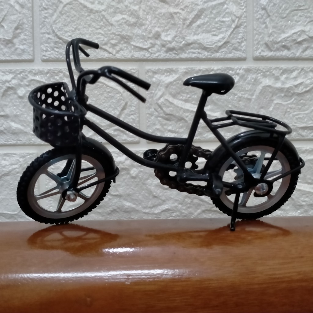 Mô hình xe đạp sắt ( màu đen , size nhỏ )