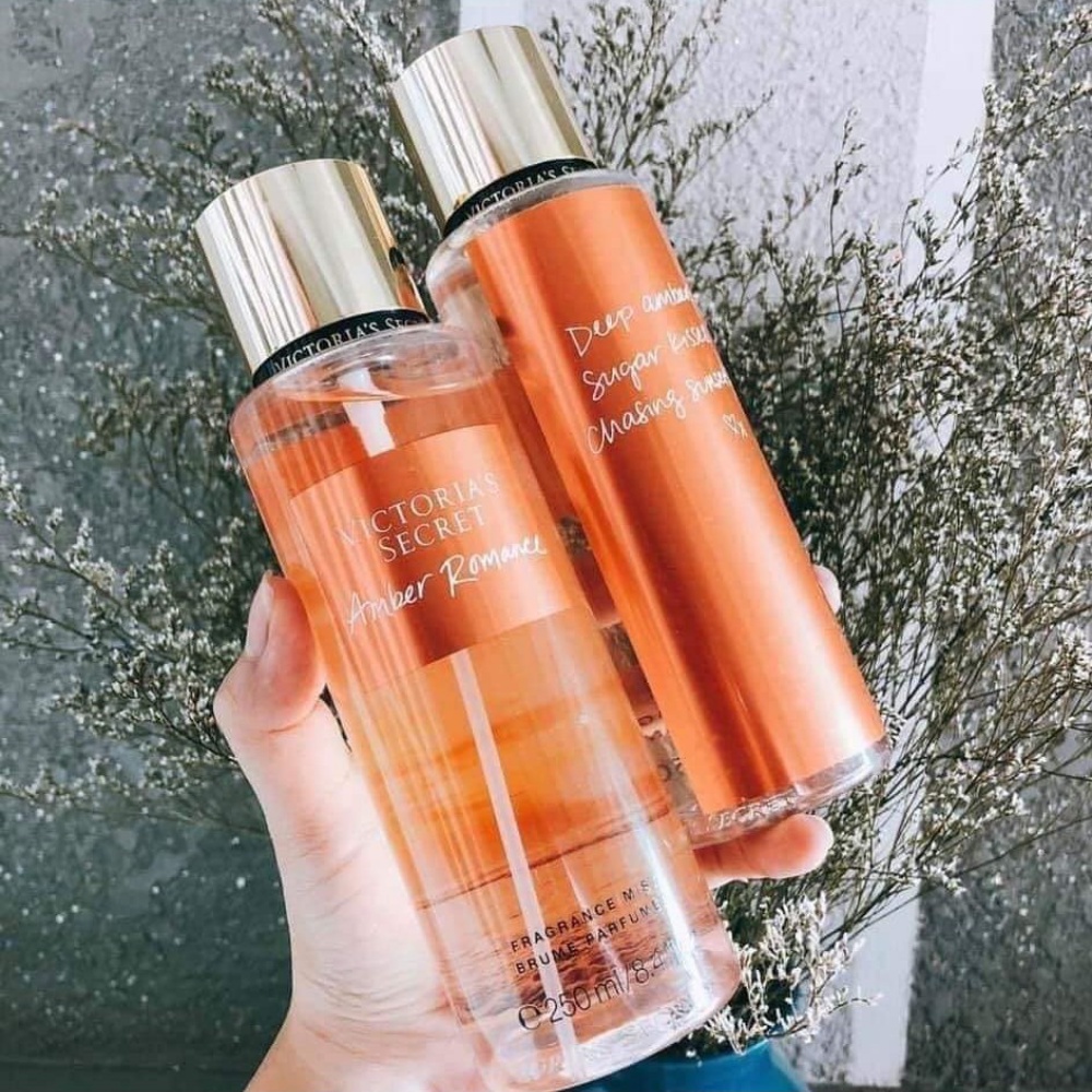 Xịt thơm toàn thân Victoria Secret Amber Romance Hương Thơm Lôi Cuốn Quyến Rũ Chai 250ml