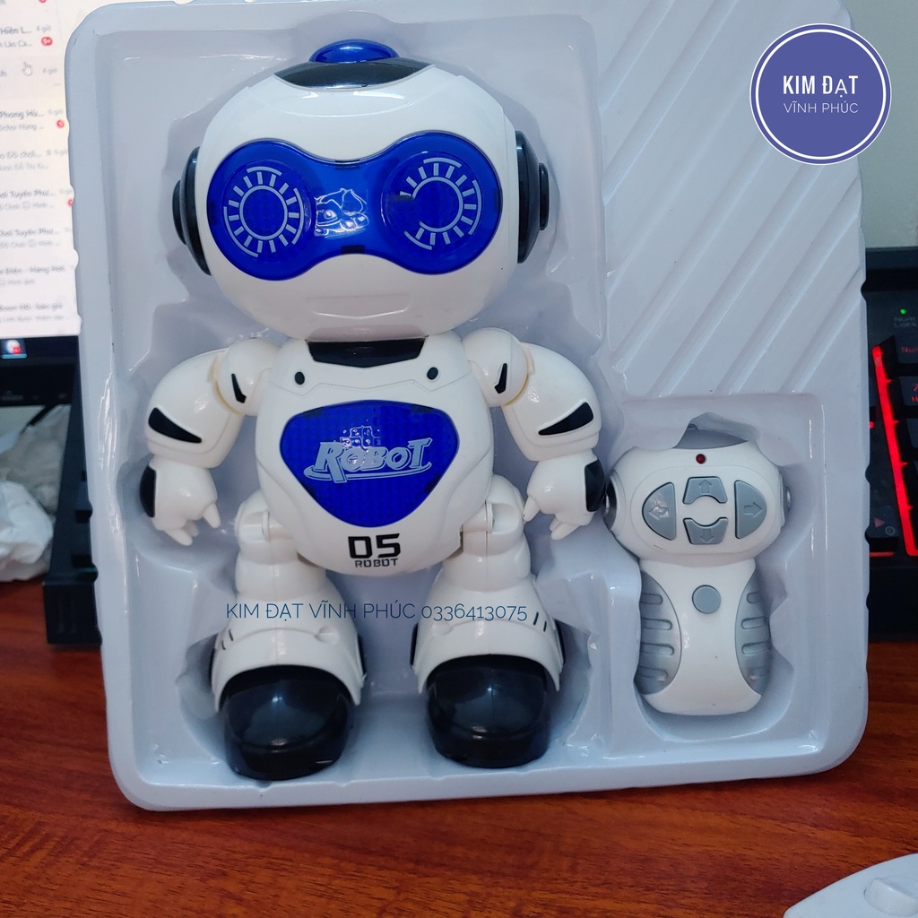 Robot điều khiển thông minh . Smart robot có chức năng tiến lùi sang ngang và nhảy múa ca hát