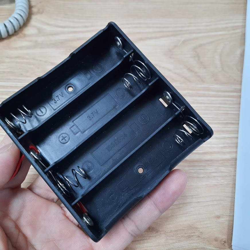 Đế ghép pin 18650 mắc nối tiếp 4 viên