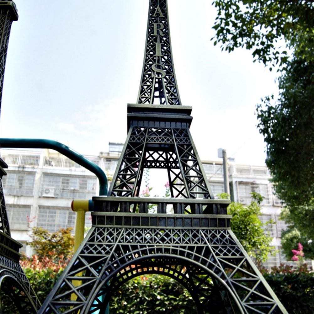 Mô hình tháp Eiffel phong cách retro trang trí phòng ngủ