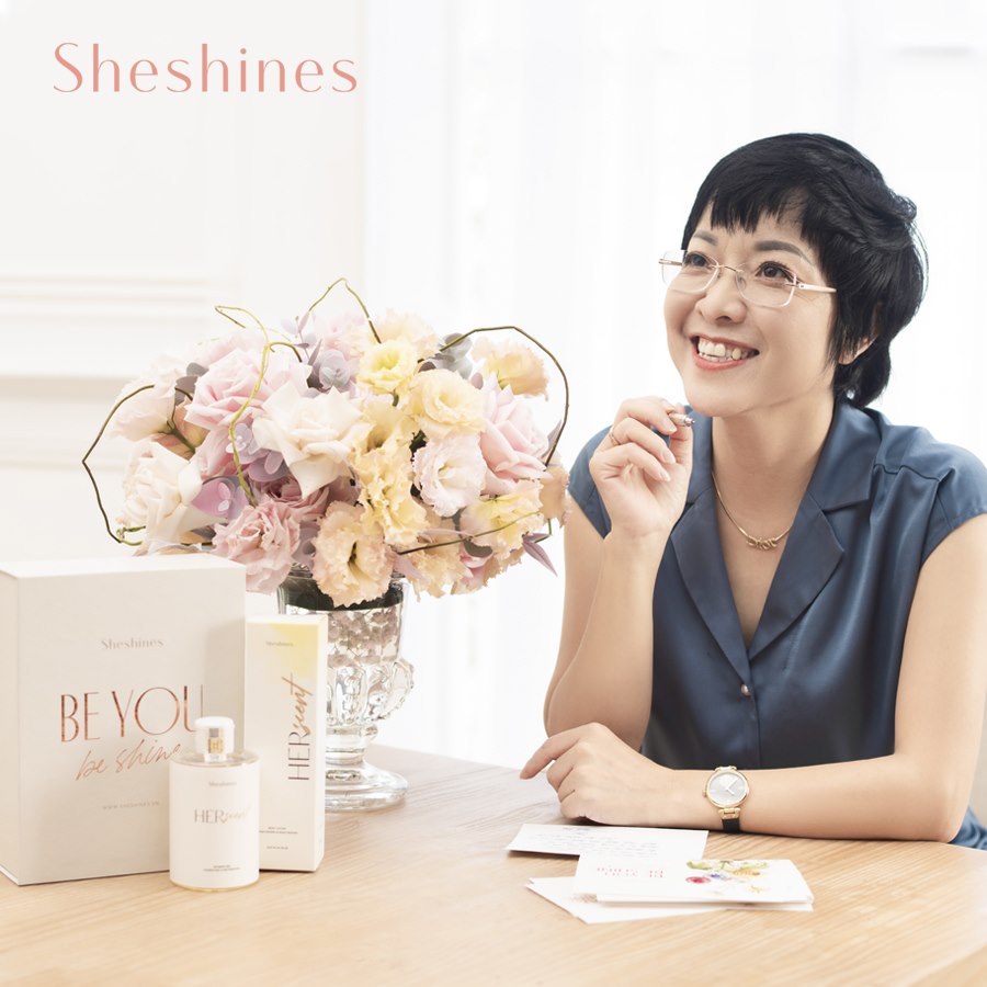 Bộ quà tặng Her Scent Sheshines: Gel tắm dưỡng da và kem body lotion