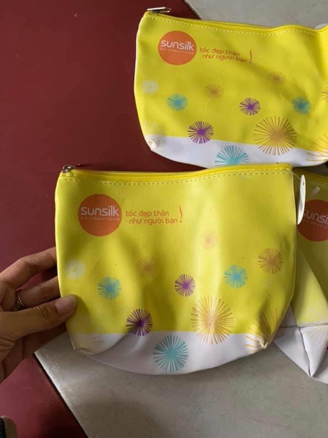 Tặng 1 túi nhỏ xinh - Sữa bột Dutch Lady nguyên kem lon 900g | BigBuy360 - bigbuy360.vn