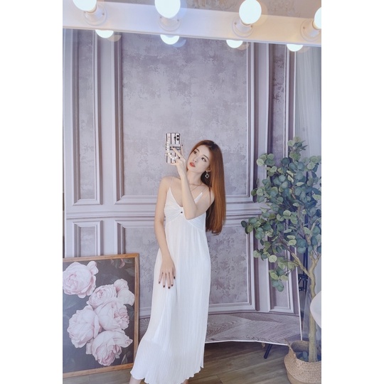 Đầm dập ly chéo ngực bầu bon chen thoai mai