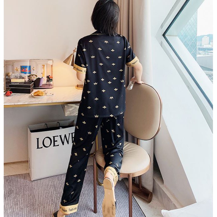 Bộ Mặc Nhà Pijama Lụa Ngắn Tay Họa Tiết Con Ong và Vương Miện CT303