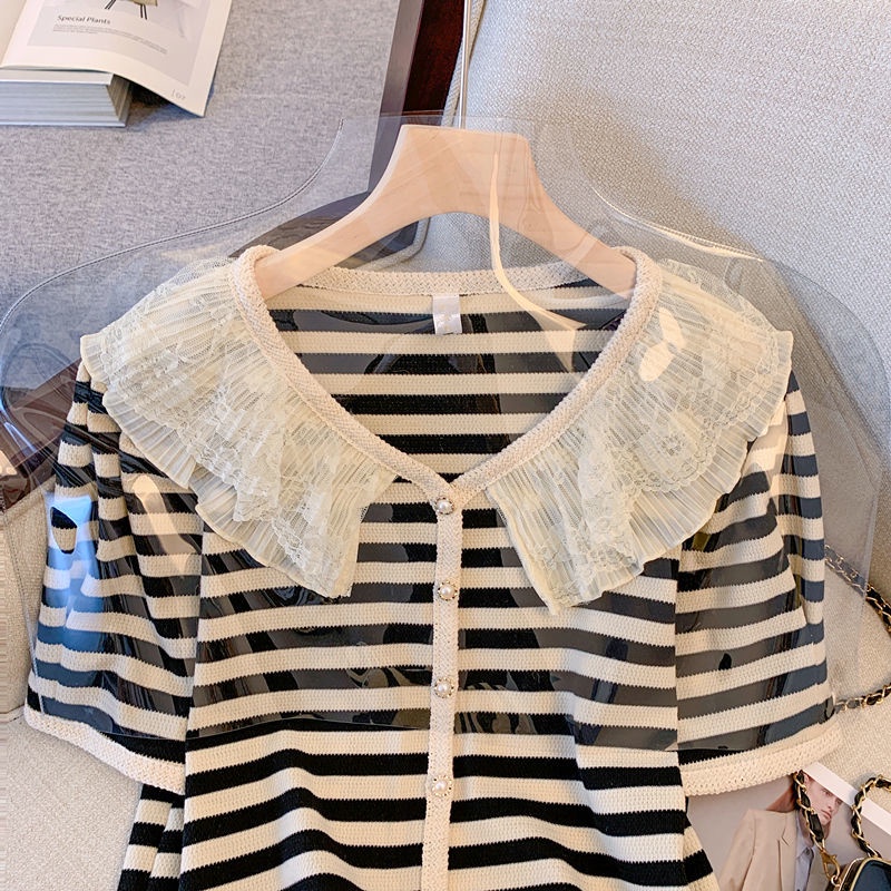 Áo Tay Ngắn Cổ Búp Bê Kẻ Sọc Phối Ren Phong Cách Hàn Quốc