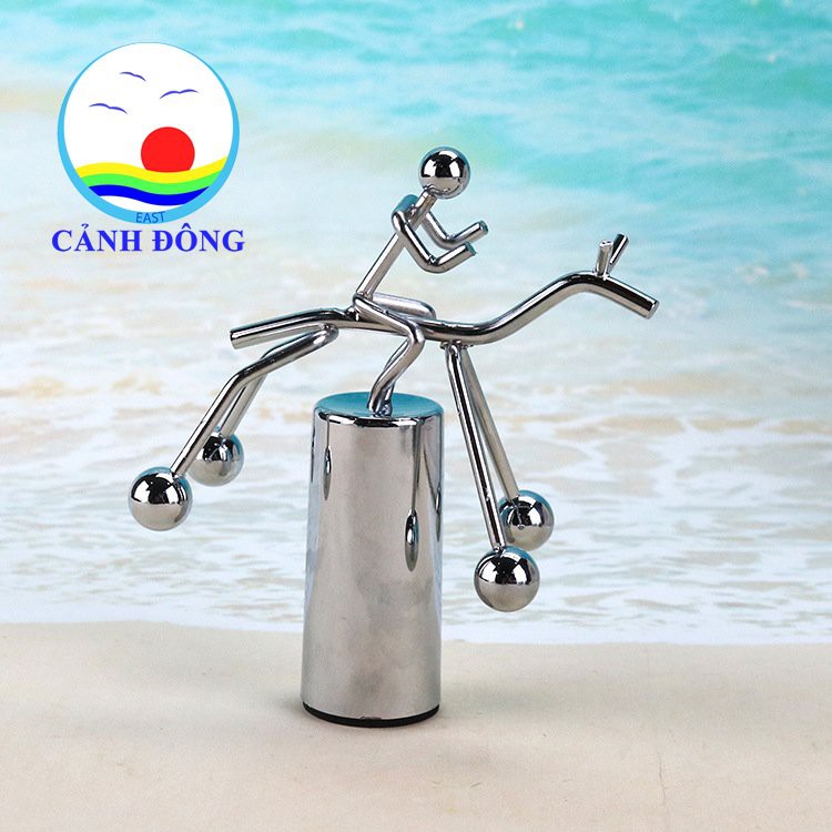 Mô hình con lắc Newton cưỡi ngựa đầy lý thú
