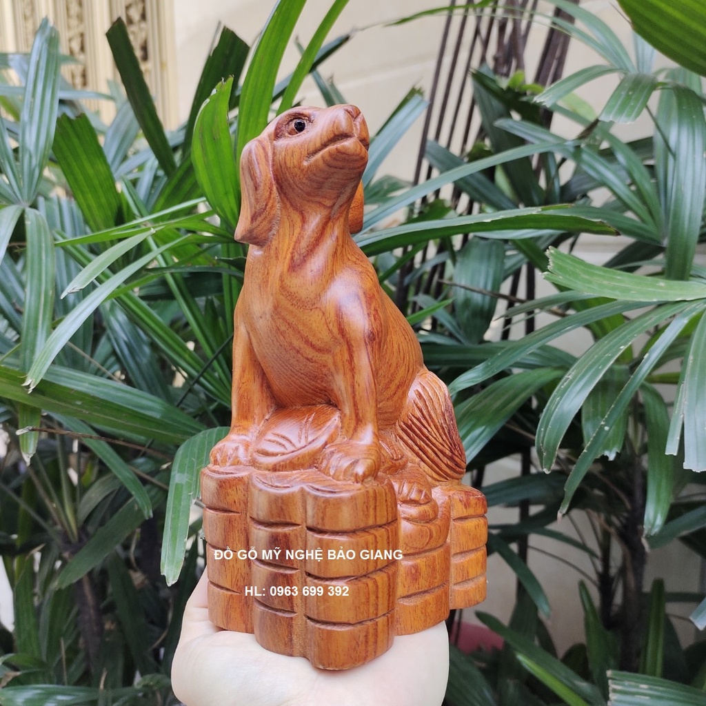 Tượng con chó gỗ hương cao 20 cm