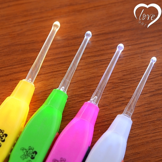 Dụng cụ vệ sinh tai tích hợp đèn led tiện lợi