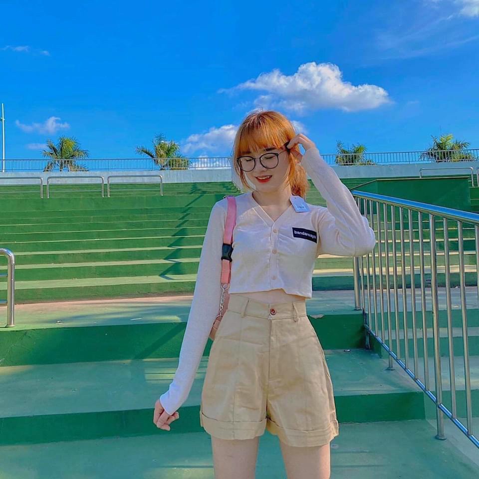 Áo croptop cổ v nút tay dài may logo ngực xinh xắn, hình thật, đủ màu