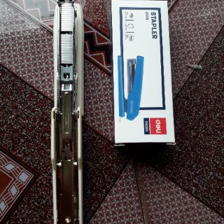 Dập ghim số 10 Deli 229 dập 15-20 tờ
