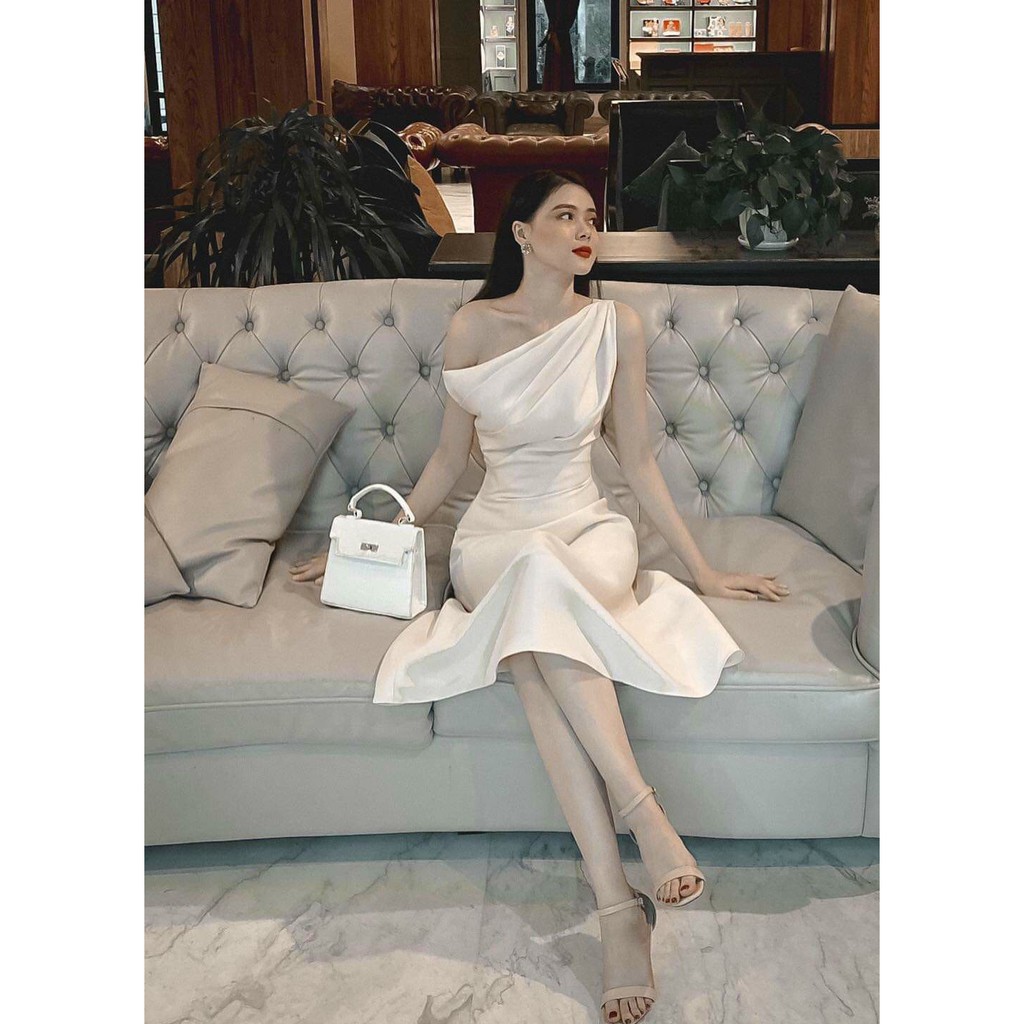 Đầm lệch vai phối bèo kèm ghim cài vải phi lụa 2 màu cực sang [ Váy trắng dự Tiệc ]