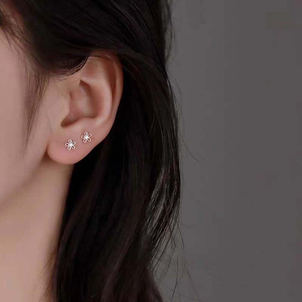 Khuyên tai kim loại kiểu bông hoa phong cách Hàn Quốc cho nữ