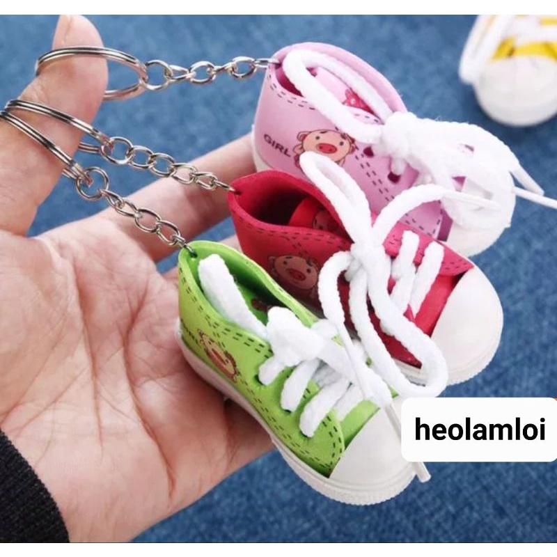 Móc khóa giày thể thao đáng yêu