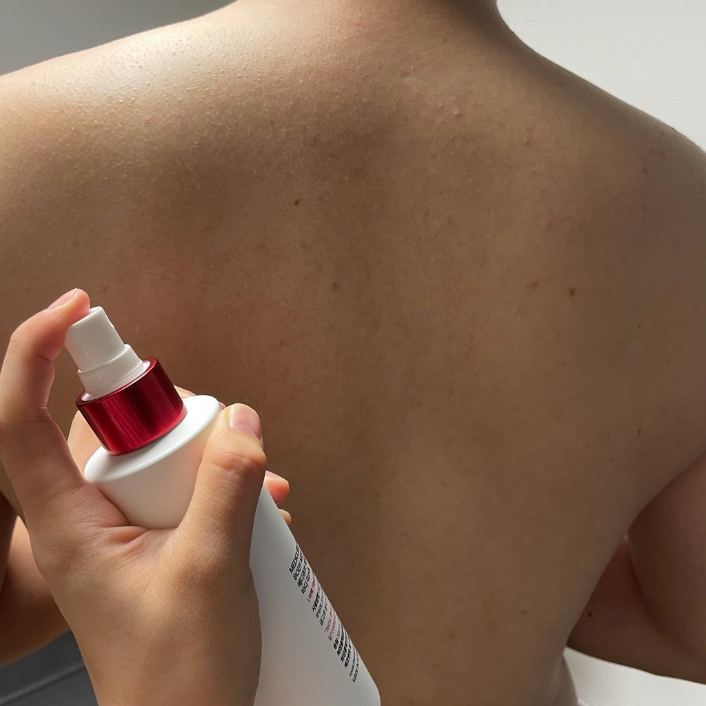 Xịt Giảm Mụn Thâm Cơ Thể MEDICUBE Red Clear Cica Body Mist 200ml _ MEDICUBE Chính Hãng