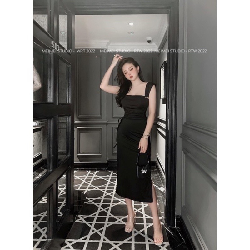 Váy rúm khuy vàng màu đen size M