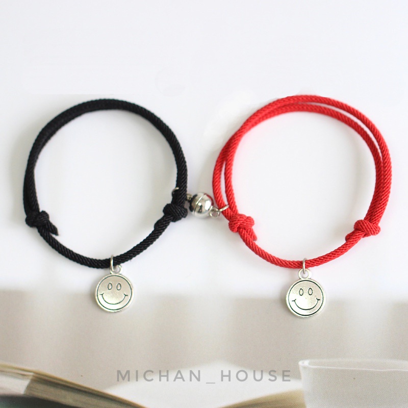 Vòng tay đỏ may mắn đơn giản